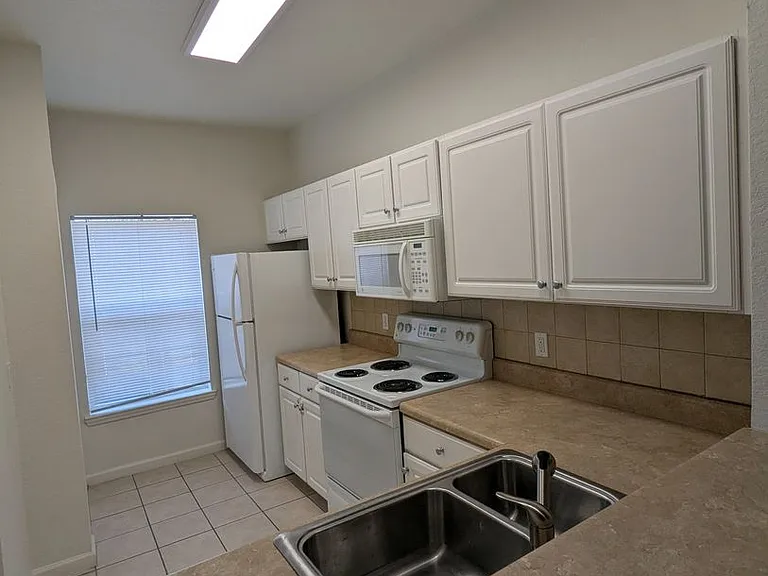 4833 NW 46th Pl #106 — Photo 11