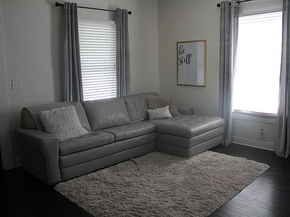 3rd image of 220 Richardson Ave