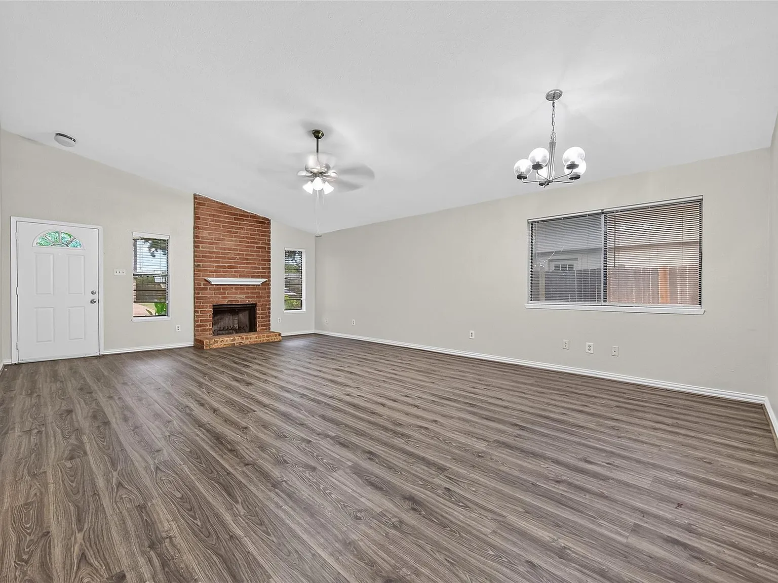 3 bed, 2.0 bath, 1810 sqft, $1,800 — Photo 4