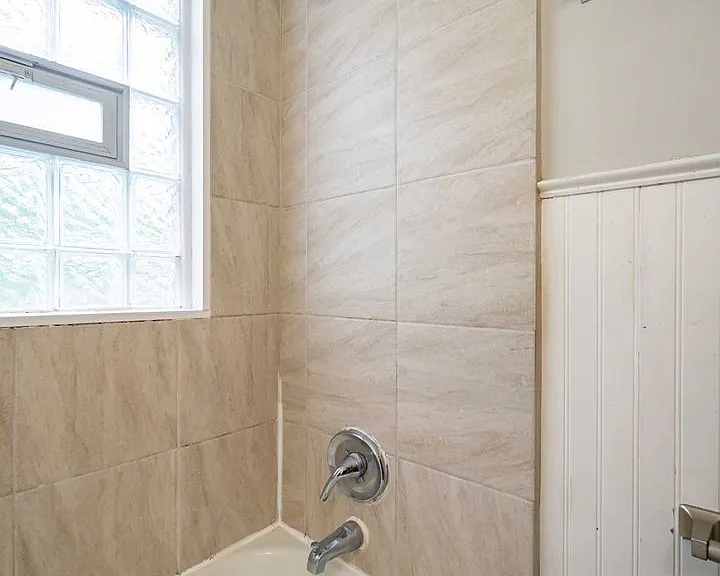 213 E Hudson St — Photo 11