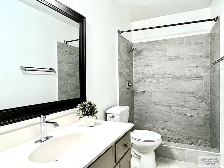 3908 Las Palmas Cir — Photo 18