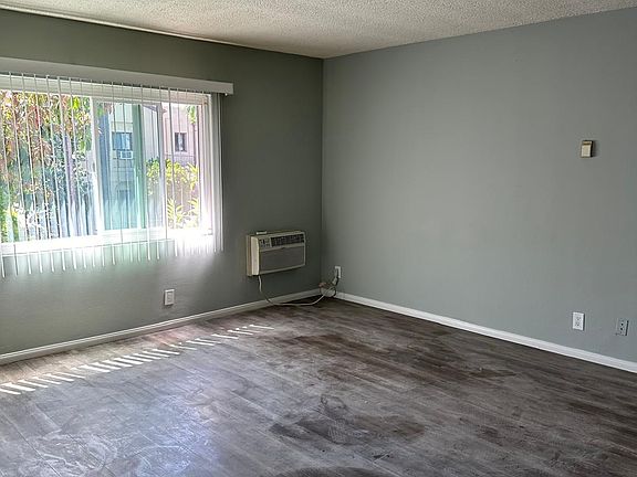 3rd image of 1066 N Saint Andrews Pl #107
