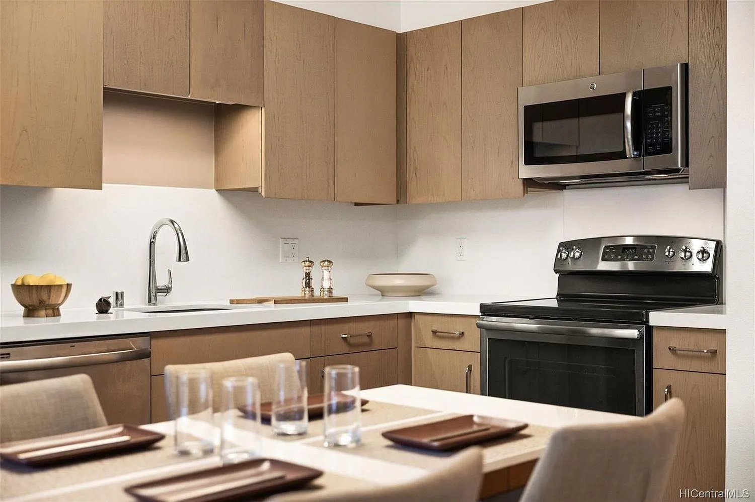 2 bed, 715 sqft, $2,895 — Photo 3