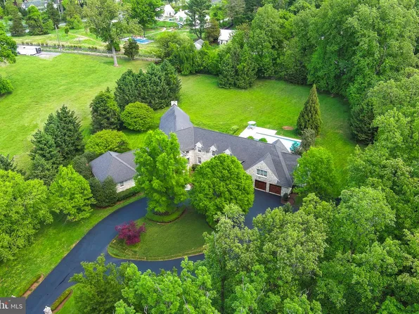 9001 Persimmon Tree Rd, Potomac, MD 20854