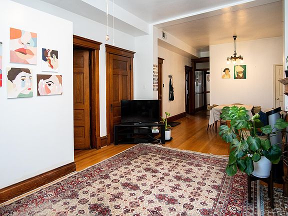 4th image of 3225 N Wilton Ave #2
