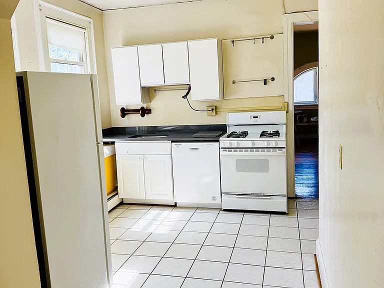 469 Whitney Ave #8-3 — Photo 11