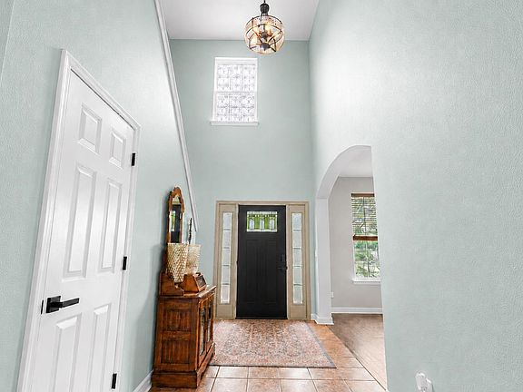 2nd image of 144 Zinnia Dr.