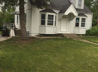 17W305 Halsey Rd, Oakbrook Terrace, IL 60181