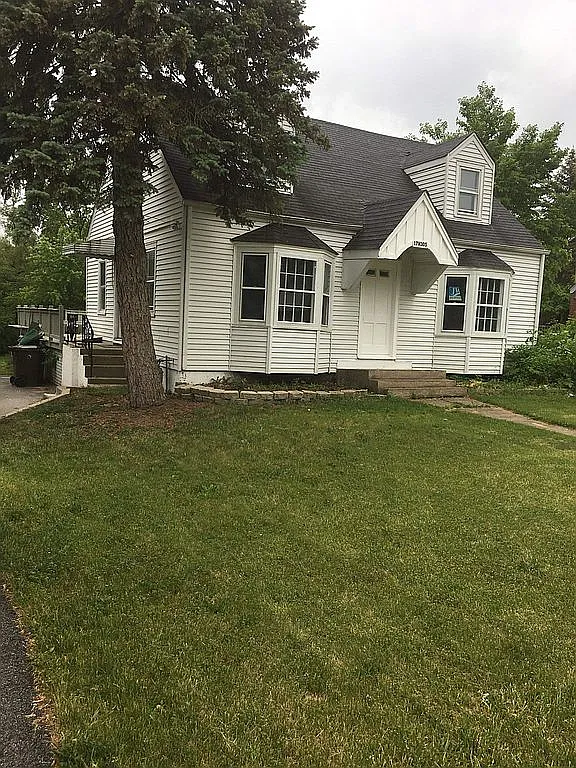 17W305 Halsey Rd photo 1