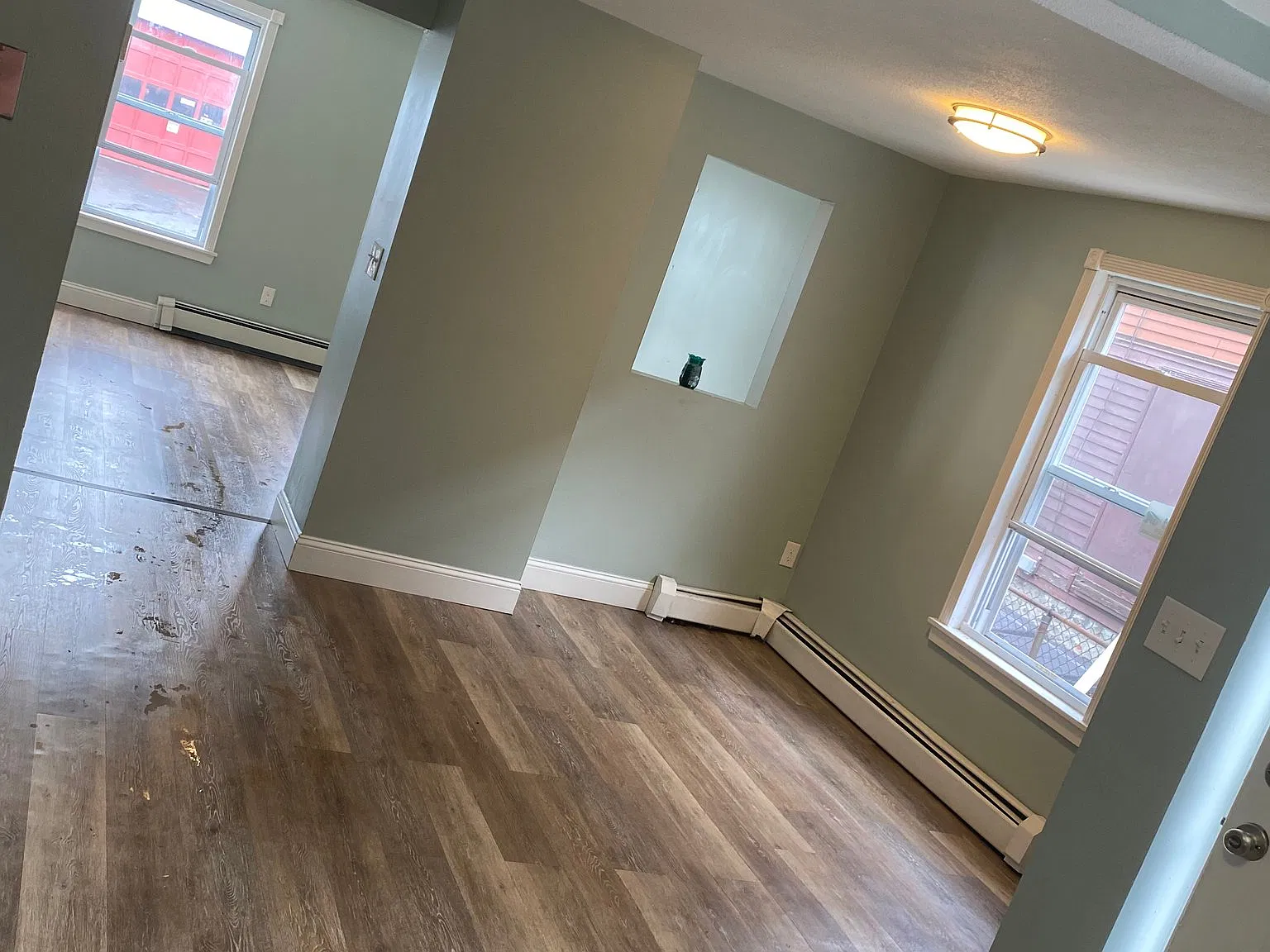 Beautiful Modern 2 bedroom 1 Bathroom multi level apartment. Conveniently located near common routes — Photo 4