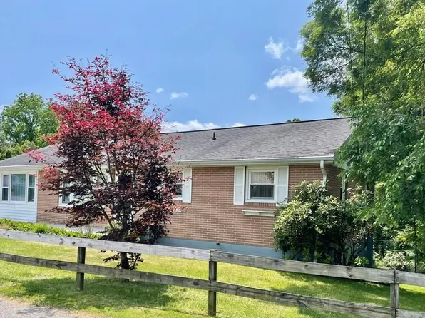 137 Caldwell St, Athens, WV 24712