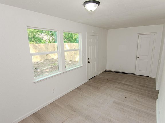5th image of 7867 Hamlet St