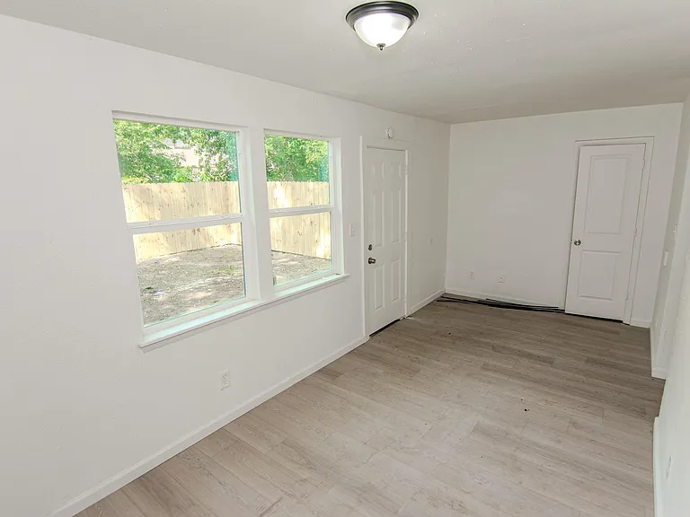 7867 Hamlet St — Photo 5