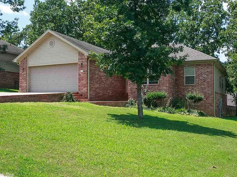 20 Twin Lakes Dr — Photo 3