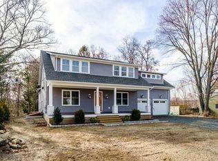 211 Lloyd Dr, Fairfield, CT 06825
