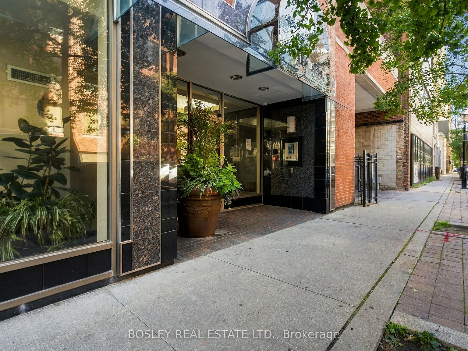 95 Lombard St — Photo 3