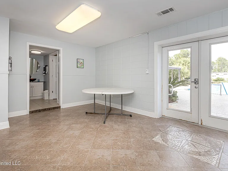 2421 Beachview Dr — Photo 50