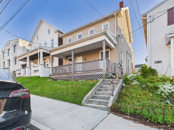 26 S Pine St, Red Lion, PA 17356