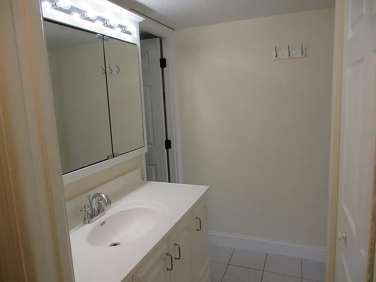 1401 N Riverside Dr #307 — Photo 18