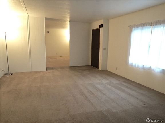 4th image of 1402 22nd St NE Unit 254