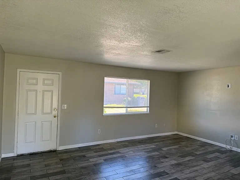 2556 Sabre Ct — Photo 7