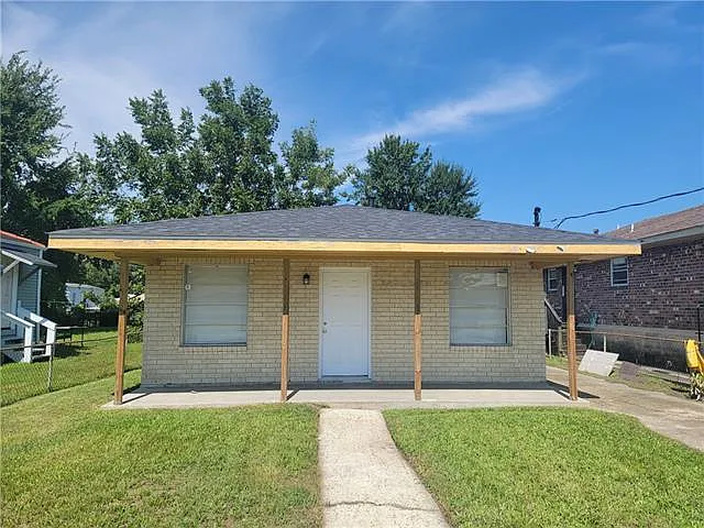 1328 S Elm St