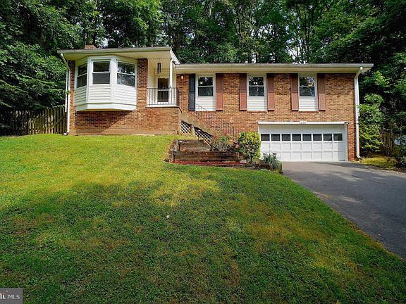 5th image of 1120 Columbus Dr