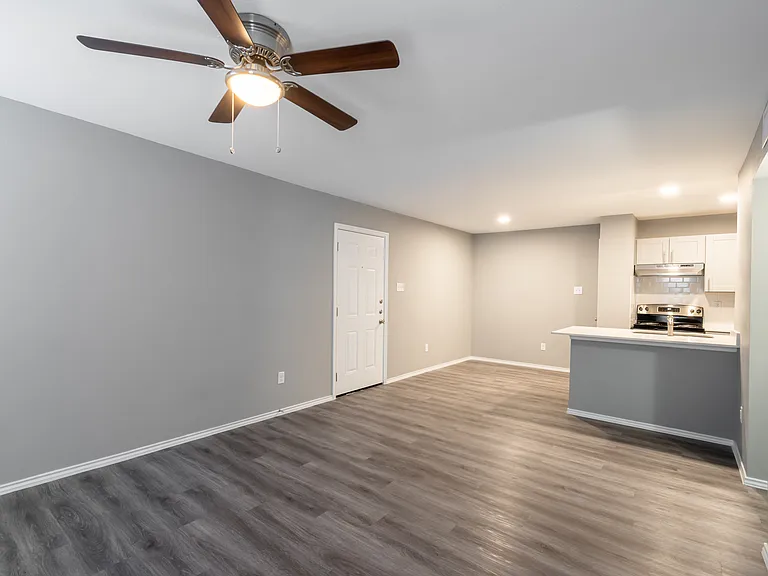 Crossings at Irving Apartments — Photo 21