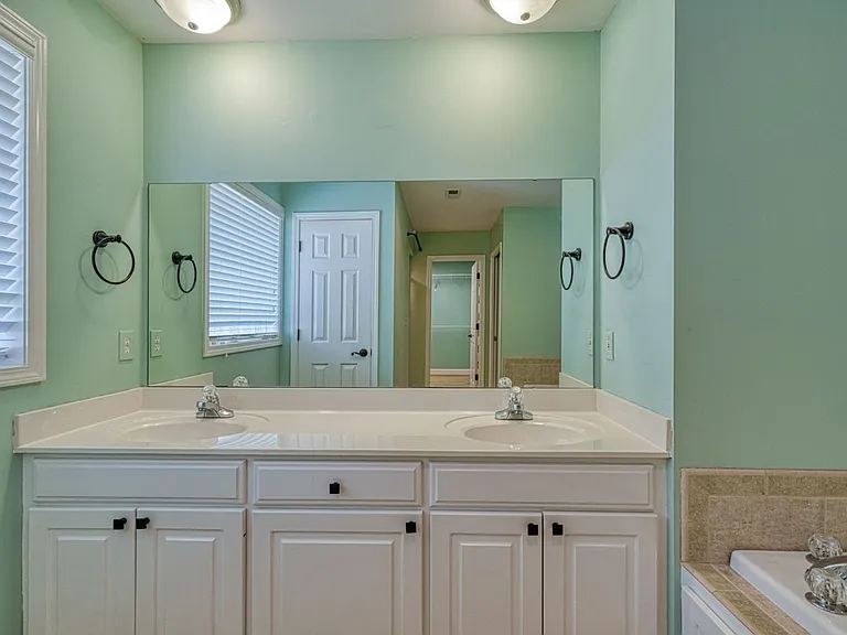 210 Rivermill Ct — Photo 23