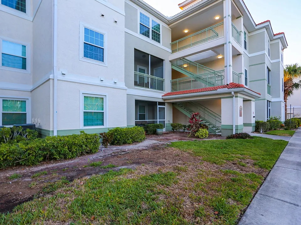 23640 Walden Center Dr #207