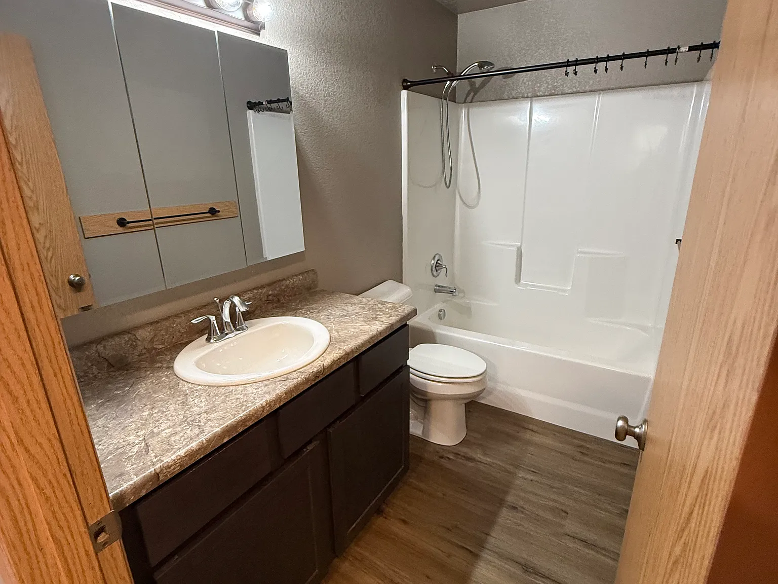 2 bed, 700 sqft, $1,800 — Photo 4