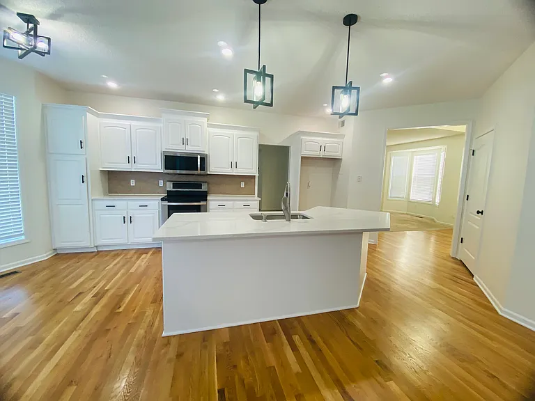 13713 Bradshaw St — Photo 5