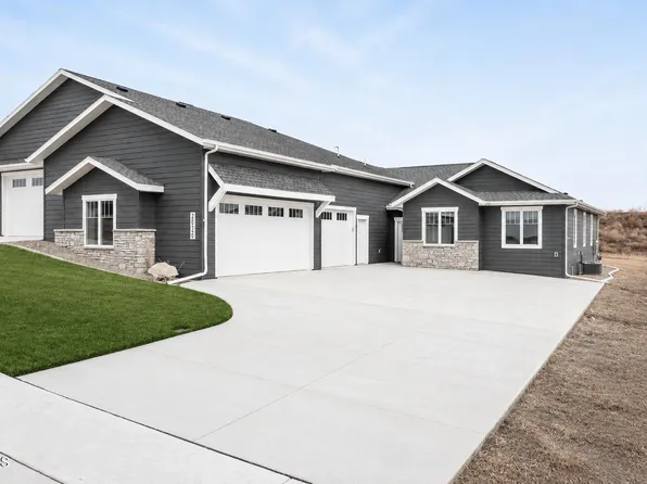 2020 Prairie Hawk Dr, Bismarck, ND 58503