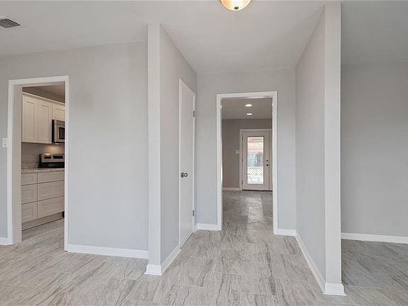 4th image of 3844 Deercreek Ln