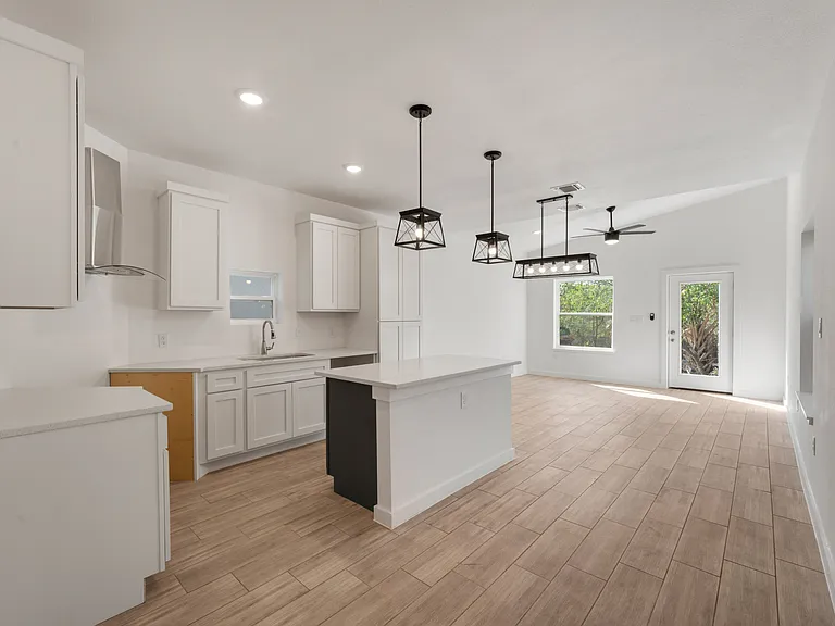 214 Cooper St — Photo 4