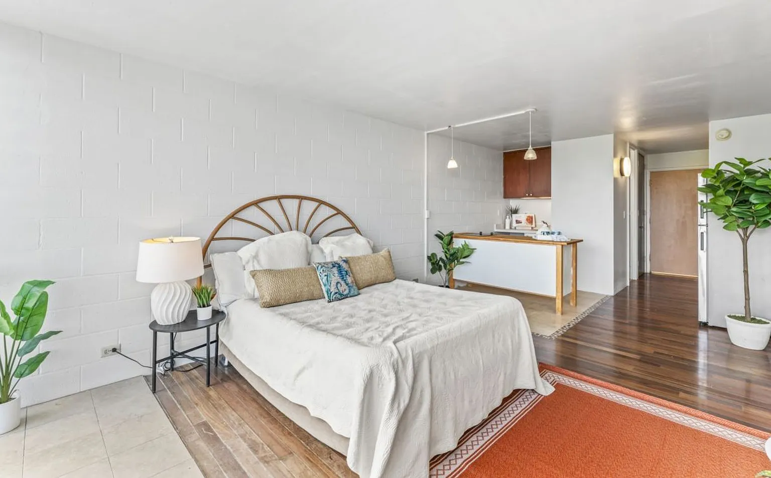 Oceanfront Studio Available September 1st ( unfurnished ) — Photo 4