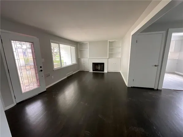 7631 Grand Ave, Kansas City, MO 64114