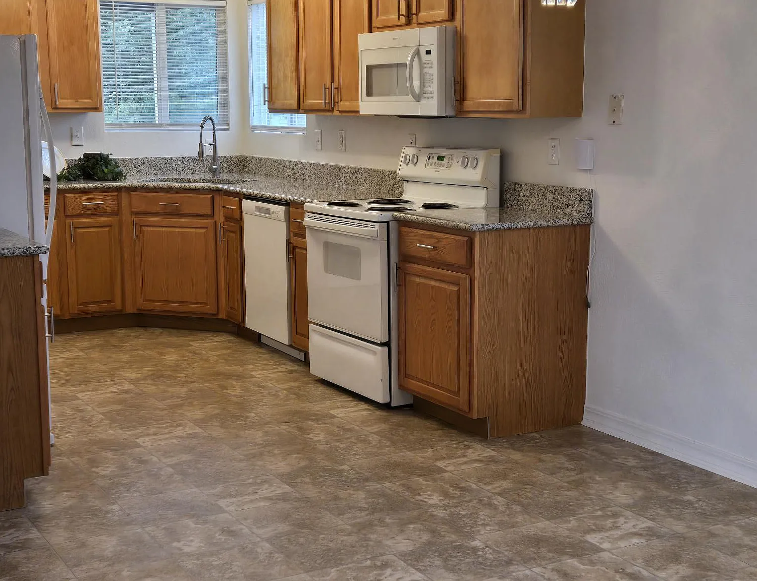 3 bed, 1.5 bath, 1190 sqft, $2,100 — Photo 1