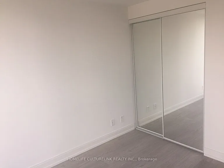 181 Dundas St E #5215 — Photo 9
