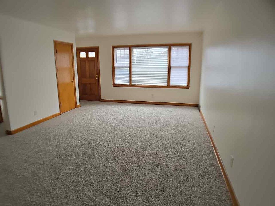 1st image of 5727 W Meinecke Ave