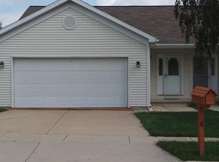 6 Oak Park Rd, Bloomington, IL 61701