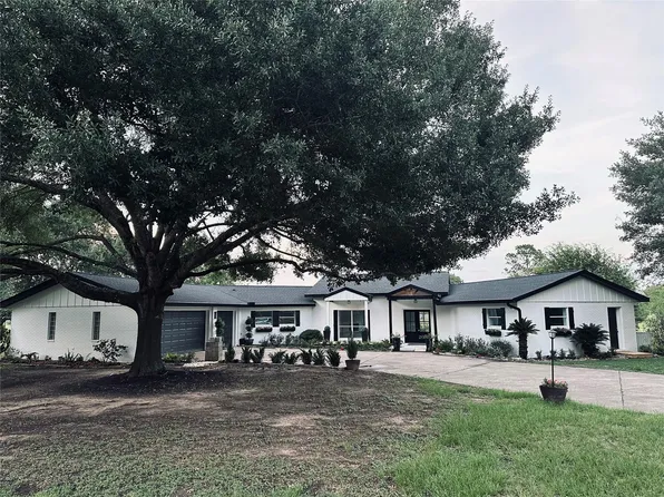 15502 Kitty Hawk Dr, Waller, TX 77484