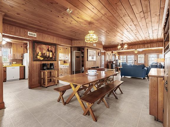 4th image of 2202 S Ocean Blvd.