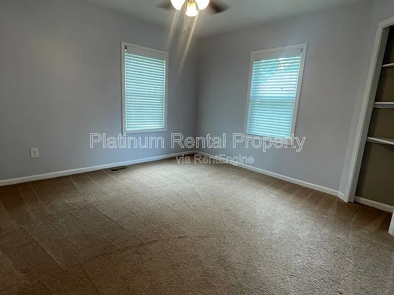 2706 White Oak Dr — Photo 10