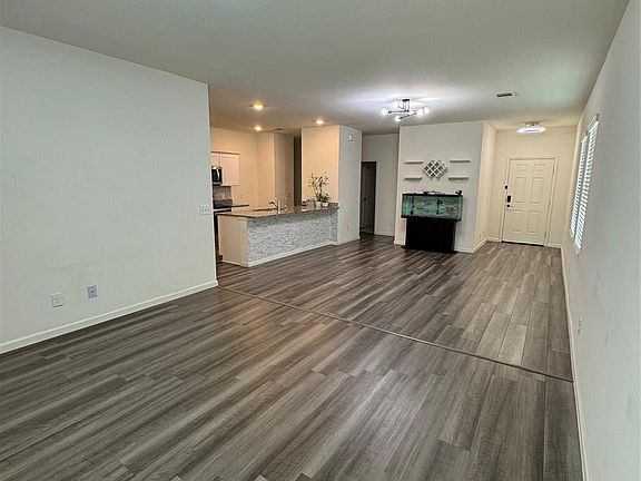 4th image of 1061 Long Bay Ct
