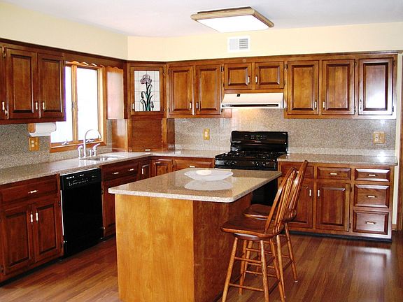 EIK with granite counters