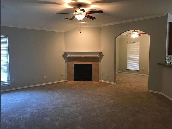 3rd image of 932 Virginia Ln
