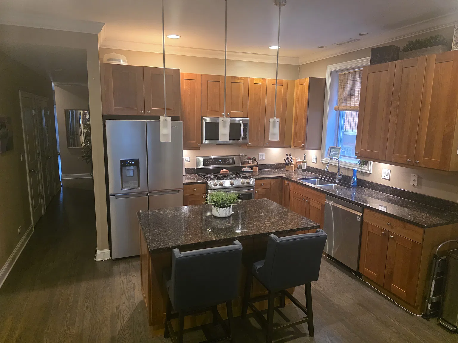 2 bed, 1400 sqft, $2,700 — Photo 3