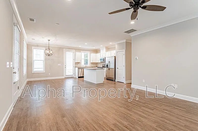 3 bed, 2.0 bath, 1270 sqft, $1,850 — Photo 2