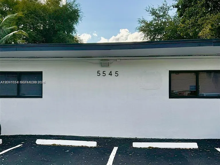 5545 N Miami Ave #8 — Photo 3